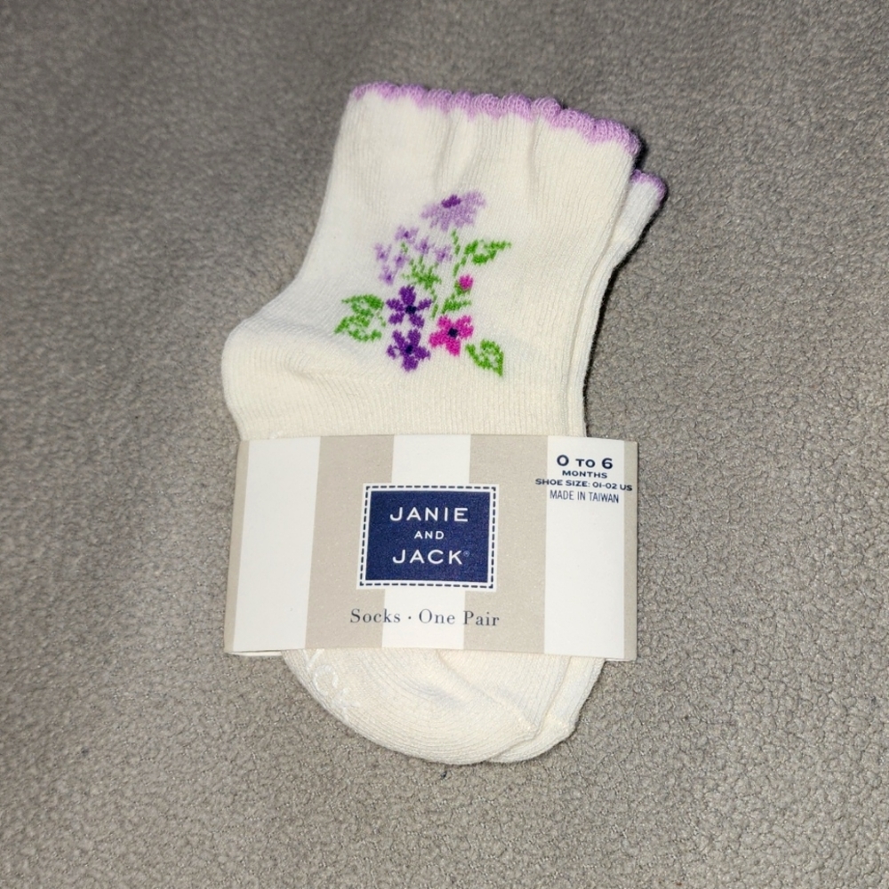NWT Janie and Jack 0-6M baby girl Violets Purple socks